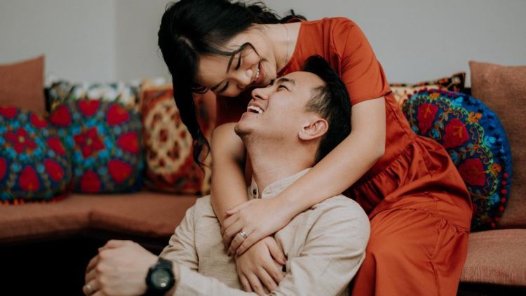 Detail Foto Pelukan Yang Romantis Nomer 9