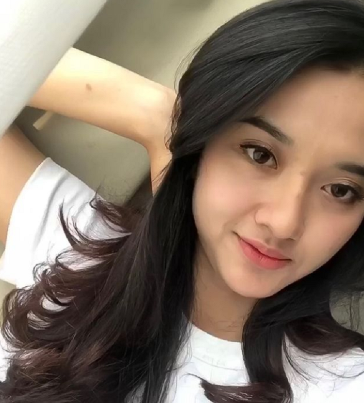 Detail Foto Pemain Voli Cantik Nomer 33