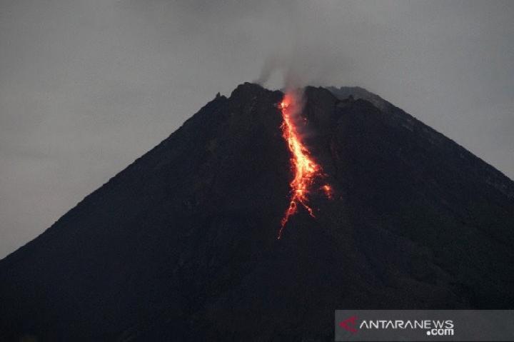 Detail Foto Pemandangan Gunung Merapi Nomer 34