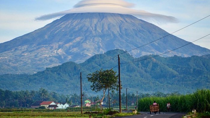 Detail Foto Pemandangan Gunung Merapi Nomer 8