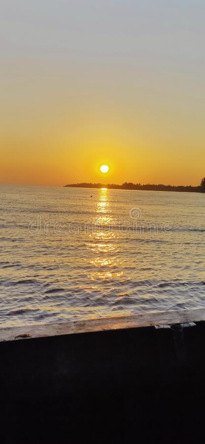 Detail Foto Pemandangan Pantai Di Sore Hari Nomer 24