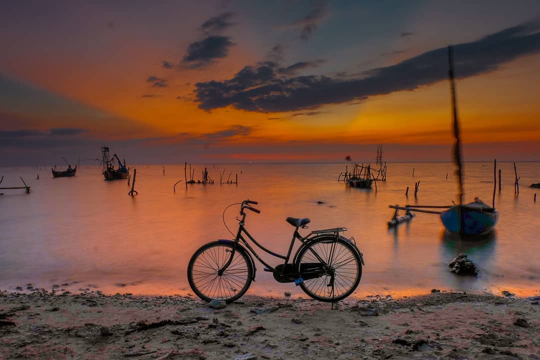 Detail Foto Pemandangan Pantai Di Sore Hari Nomer 32