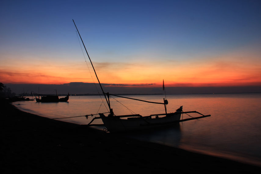 Detail Foto Pemandangan Pantai Di Sore Hari Nomer 44