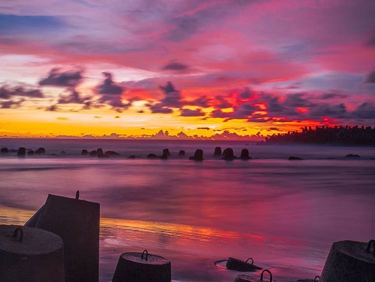 Detail Foto Pemandangan Pantai Di Sore Hari Nomer 47