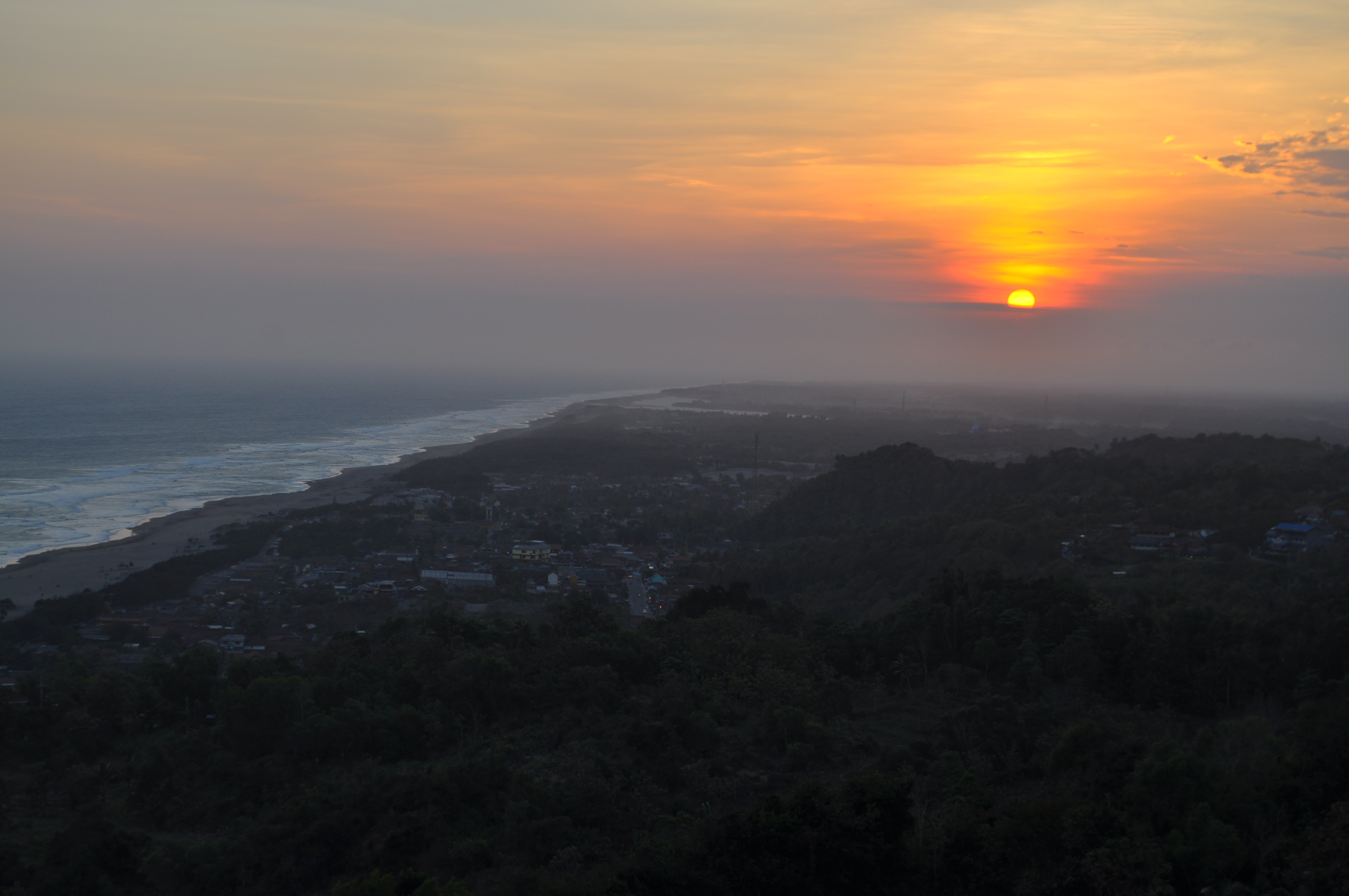 Detail Foto Pemandangan Pantai Di Sore Hari Nomer 53