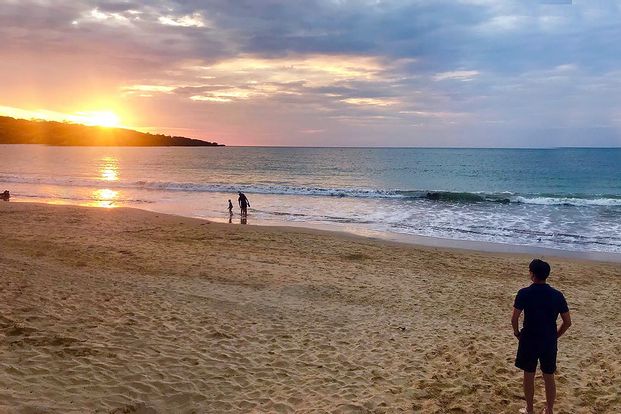 Detail Foto Pemandangan Pantai Di Sore Hari Nomer 54