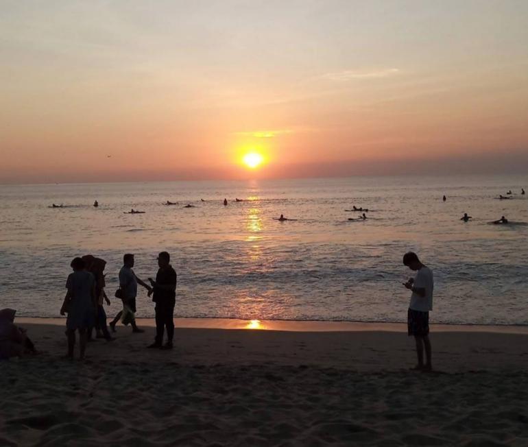 Detail Foto Pemandangan Pantai Di Sore Hari Nomer 8