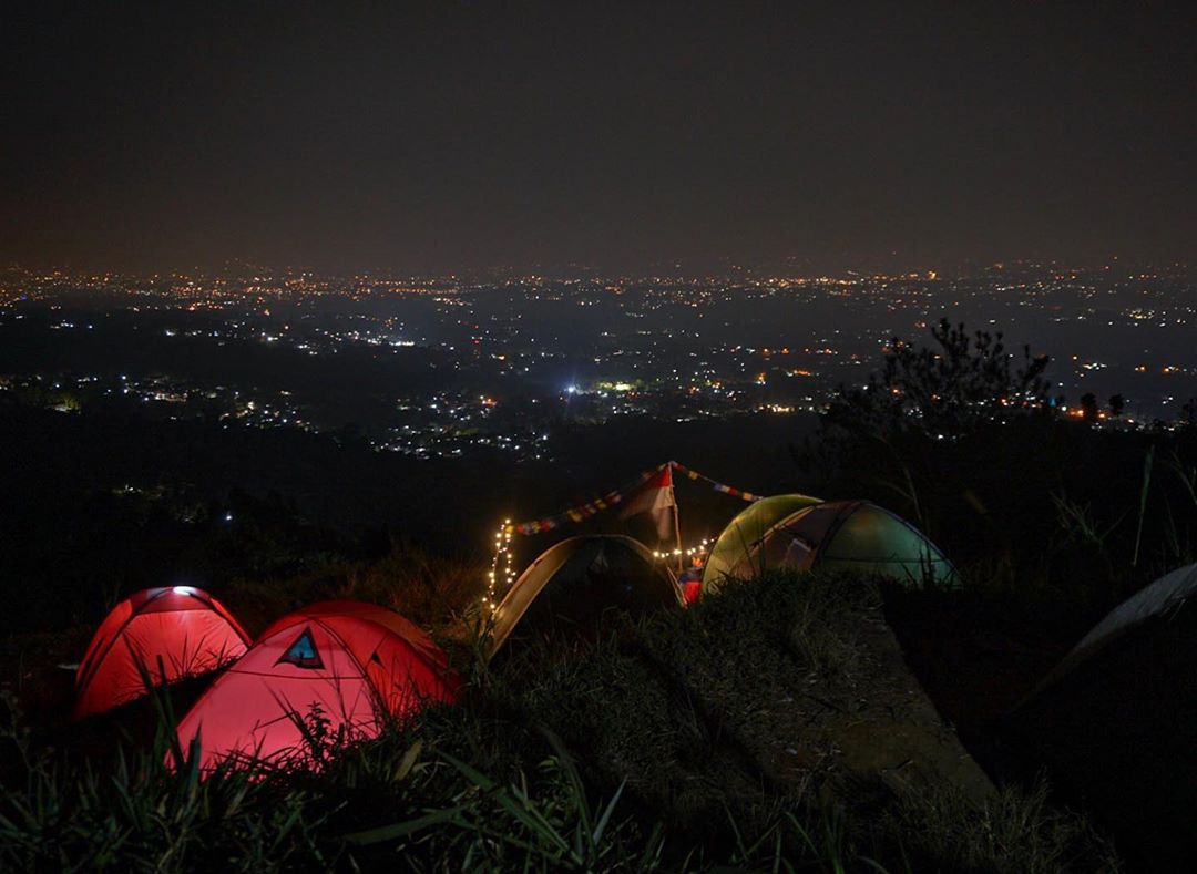 Detail Foto Pemandangan Puncak Bogor Malam Hari Nomer 13