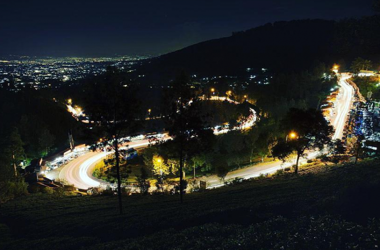 Detail Foto Pemandangan Puncak Bogor Malam Hari Nomer 3