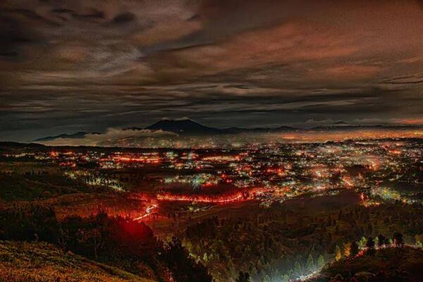 Detail Foto Pemandangan Puncak Bogor Malam Hari Nomer 25