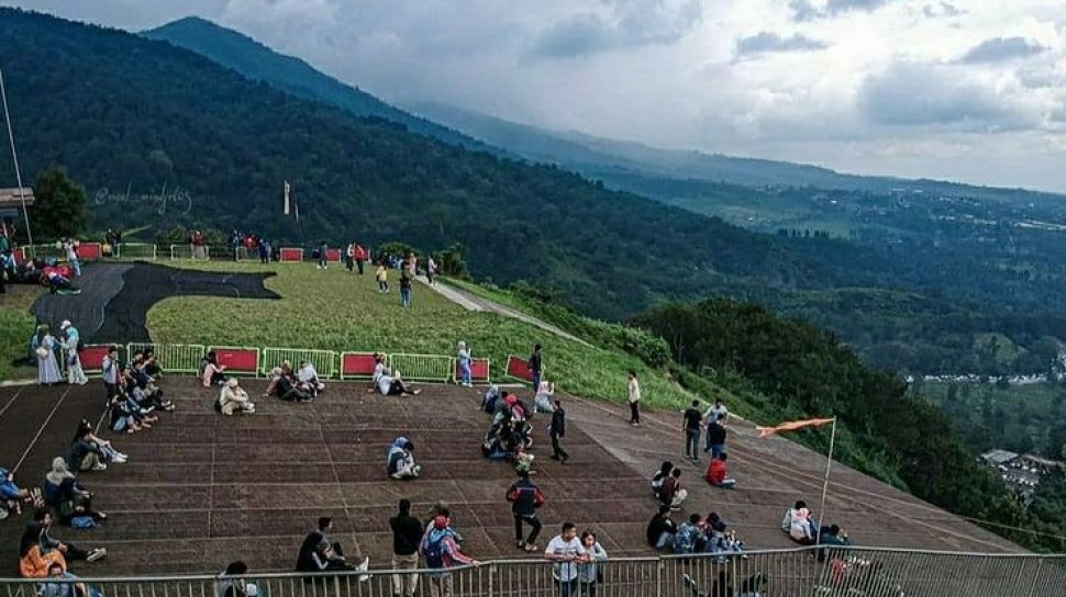 Detail Foto Pemandangan Puncak Bogor Malam Hari Nomer 32