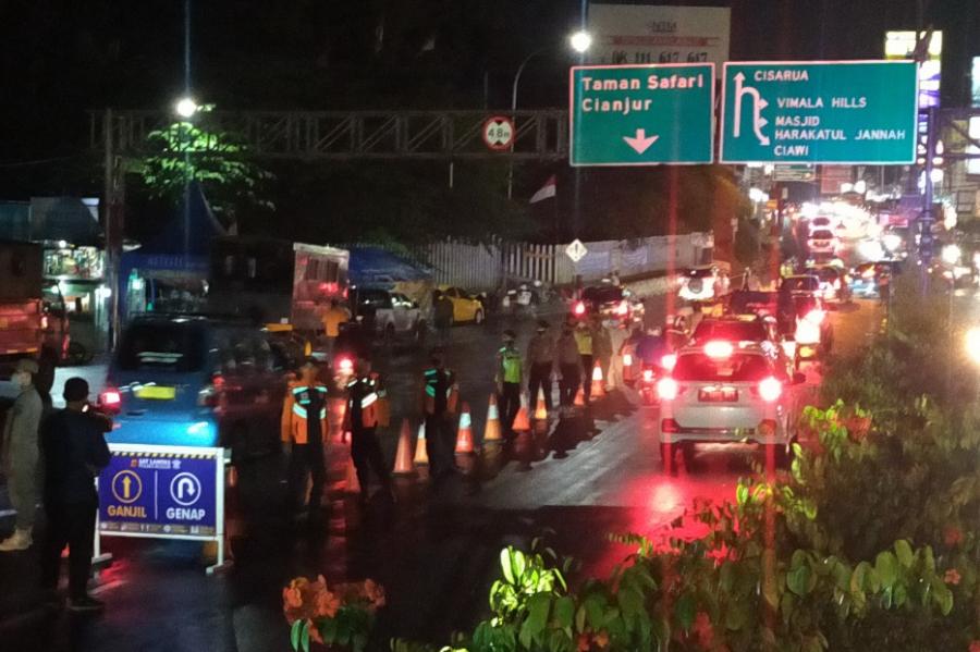 Detail Foto Pemandangan Puncak Bogor Malam Hari Nomer 34