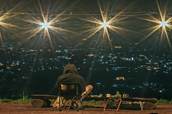 Detail Foto Pemandangan Puncak Bogor Malam Hari Nomer 53