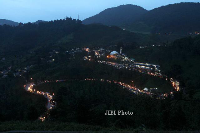 Detail Foto Pemandangan Puncak Bogor Malam Hari Nomer 7