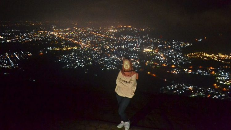 Detail Foto Pemandangan Puncak Bogor Malam Hari Nomer 8