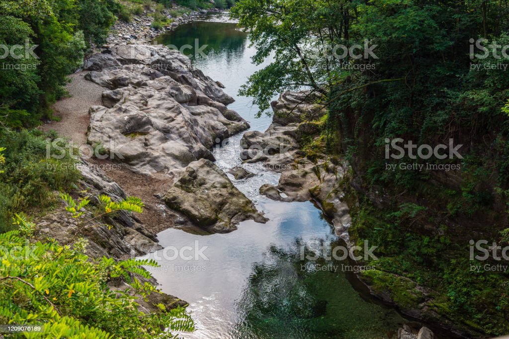 Detail Foto Pemandangan Sungai Nomer 12