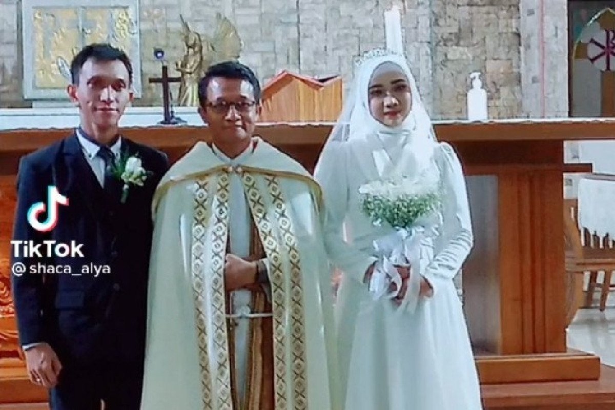 Detail Foto Pemberkatan Nikah Di Gereja Nomer 4