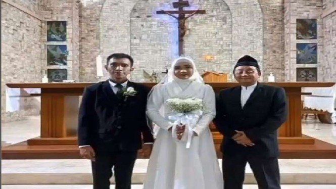 Detail Foto Pemberkatan Nikah Di Gereja Nomer 9