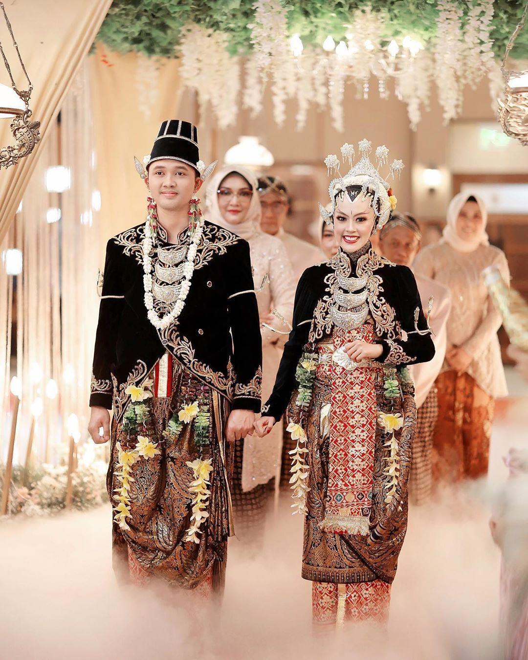 Detail Foto Pengantin Adat Jawa Berhijab Nomer 44