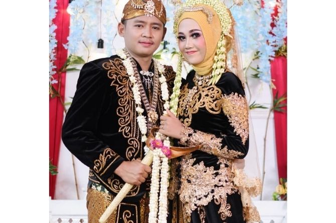 Detail Foto Pengantin Adat Jawa Tengah Nomer 2