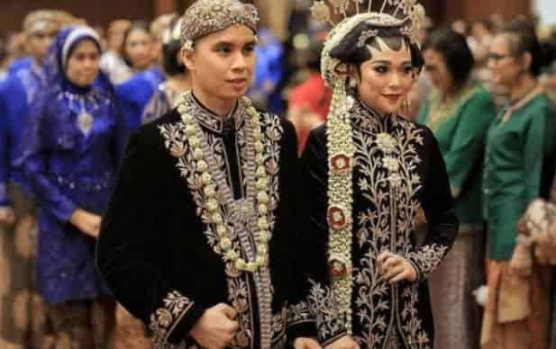 Detail Foto Pengantin Adat Jawa Tengah Nomer 18