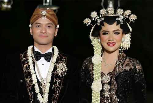 Detail Foto Pengantin Adat Jawa Tengah Nomer 22