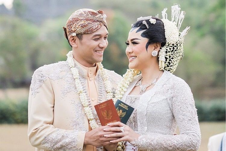 Detail Foto Pengantin Adat Jawa Tengah Nomer 32