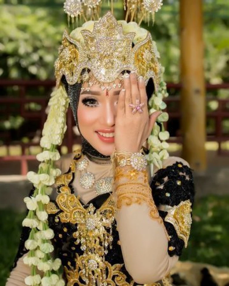 Detail Foto Pengantin Adat Jawa Tengah Nomer 41