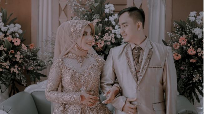 Detail Foto Pengantin Baru Nomer 39