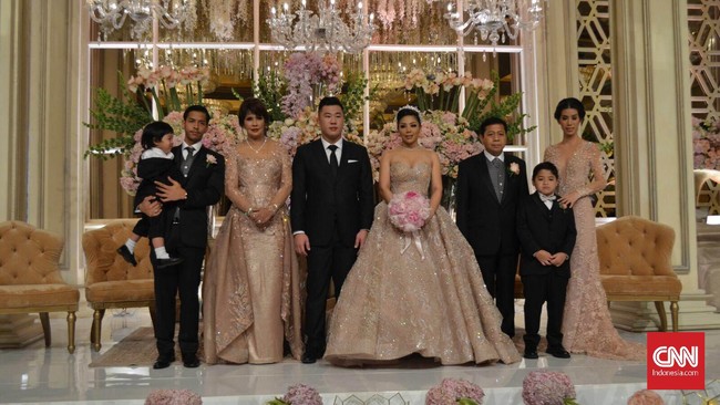 Detail Foto Pengantin Bersama Keluarga Nomer 16