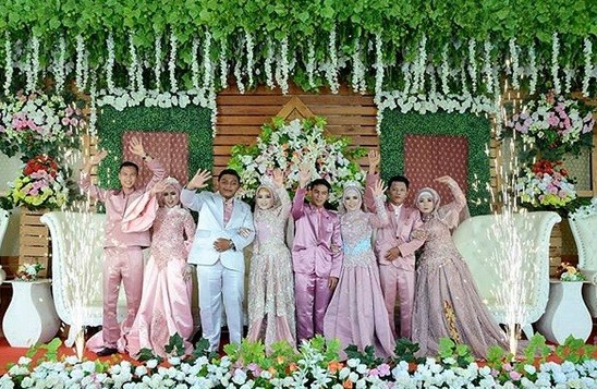 Detail Foto Pengantin Bersama Keluarga Nomer 24