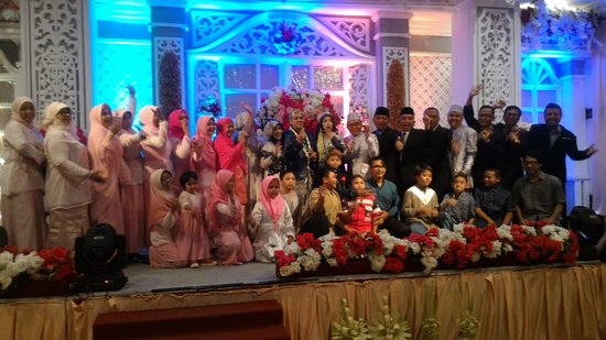 Detail Foto Pengantin Bersama Keluarga Nomer 28