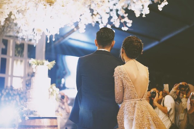 Detail Foto Pengantin Dari Belakang Nomer 22