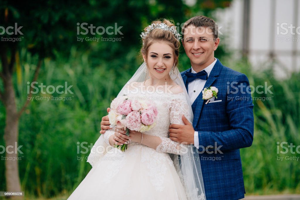 Detail Foto Pengantin Dari Belakang Nomer 28