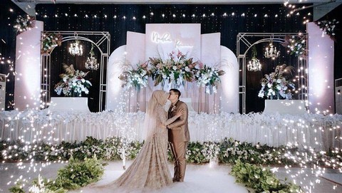 Detail Foto Pengantin Di Pelaminan Nomer 13