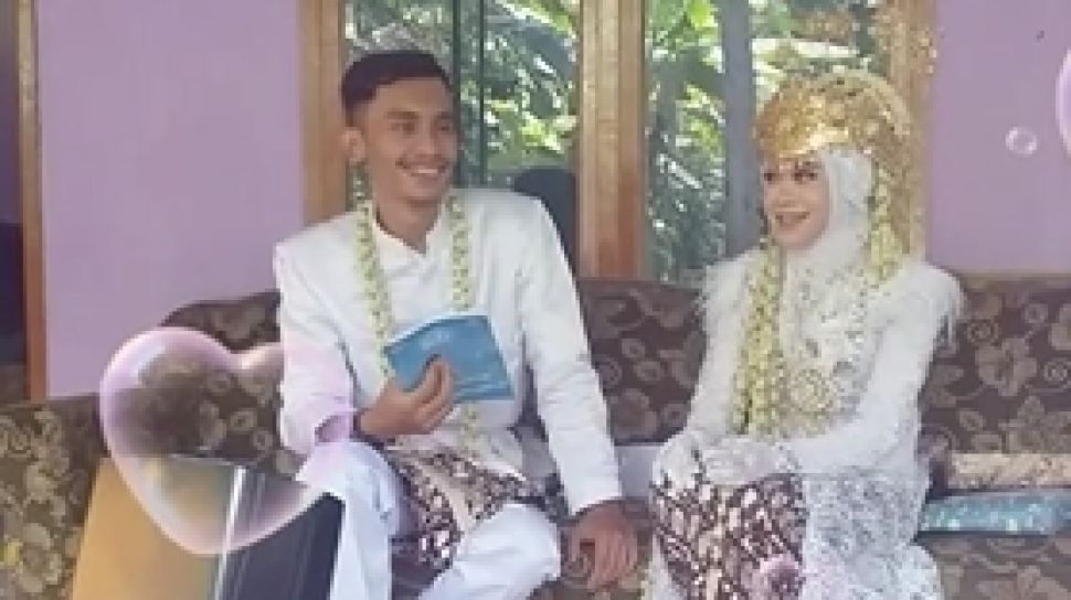 Detail Foto Pengantin Di Pelaminan Nomer 27