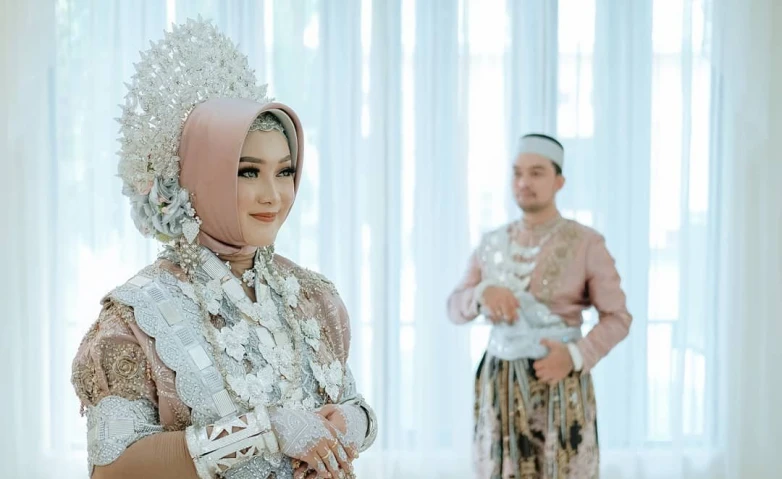 Detail Foto Pengantin Di Pelaminan Nomer 35