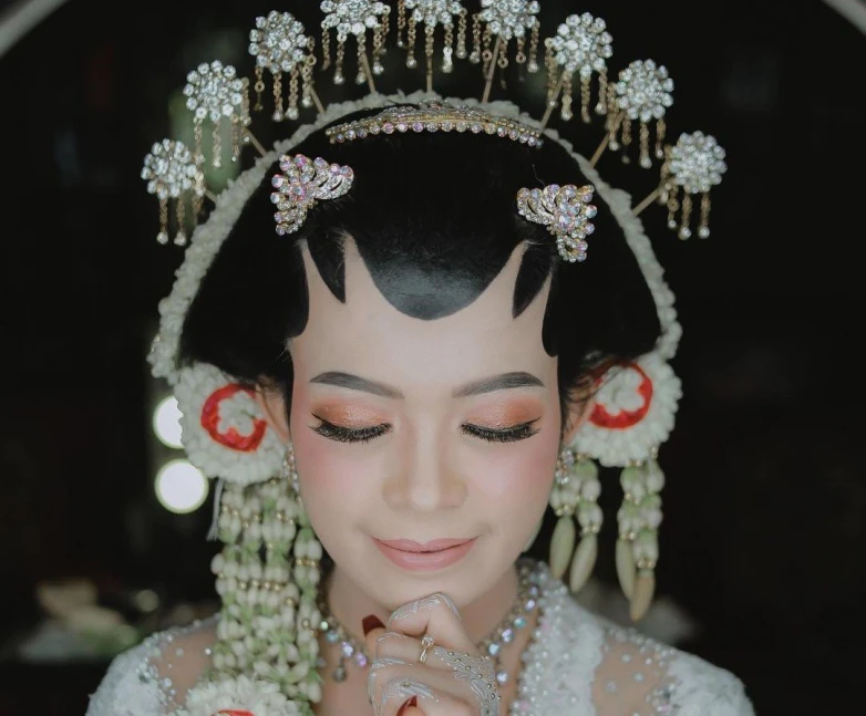 Detail Foto Pengantin Perempuan Adat Jawa Nomer 13