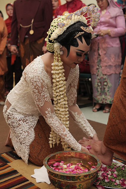 Detail Foto Pengantin Perempuan Adat Jawa Nomer 17