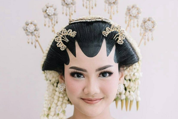 Detail Foto Pengantin Perempuan Adat Jawa Nomer 5