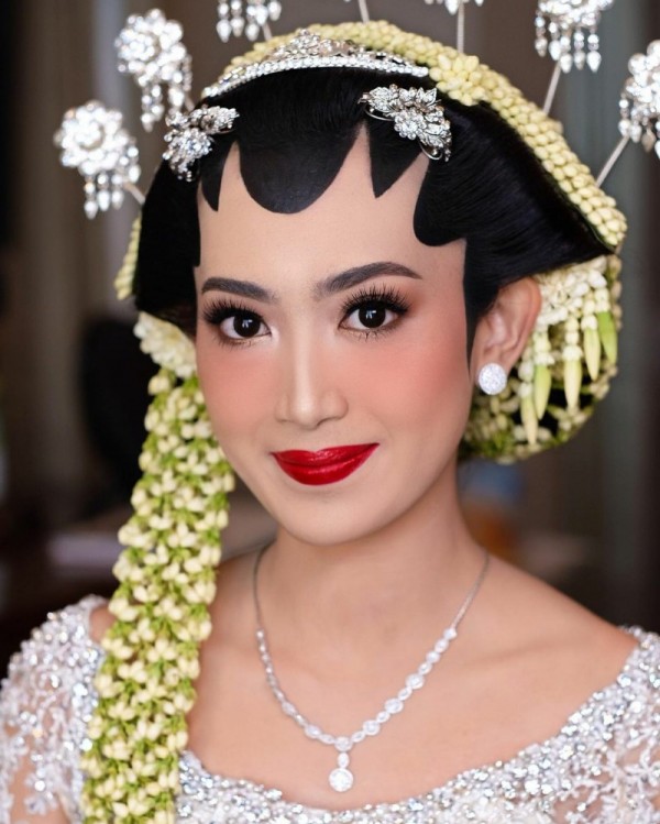 Detail Foto Pengantin Perempuan Adat Jawa Nomer 9