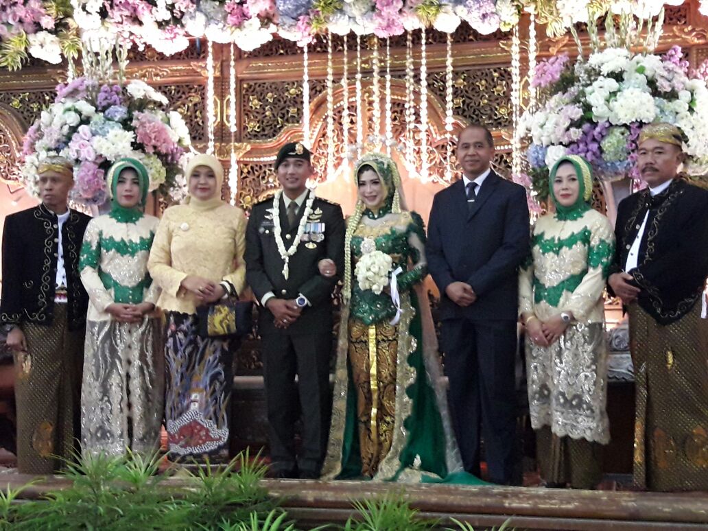 Detail Foto Pengantin Tentara Nomer 40