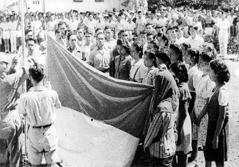 Detail Foto Pengibaran Bendera 17 Agustus 1945 Nomer 2