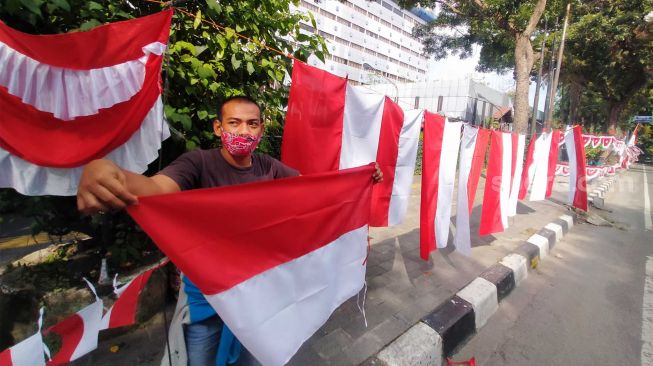 Detail Foto Pengibaran Bendera 17 Agustus 1945 Nomer 44