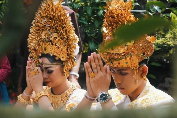 Detail Foto Pernikahan Adat Bali Nomer 4