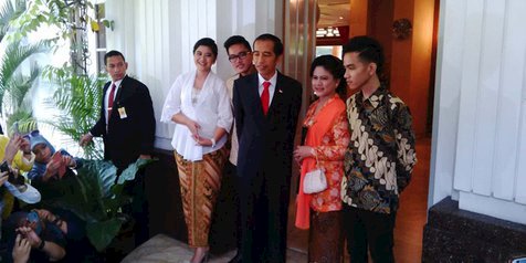 Detail Foto Pernikahan Anak Jokowi Nomer 50