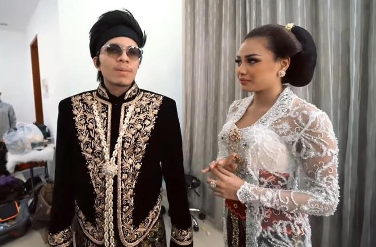 Detail Foto Pernikahan Aurel Dan Atta Nomer 33