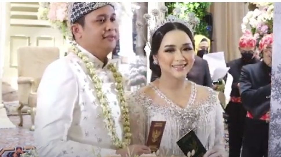 Detail Foto Pernikahan Ayu Ting Ting Nomer 11
