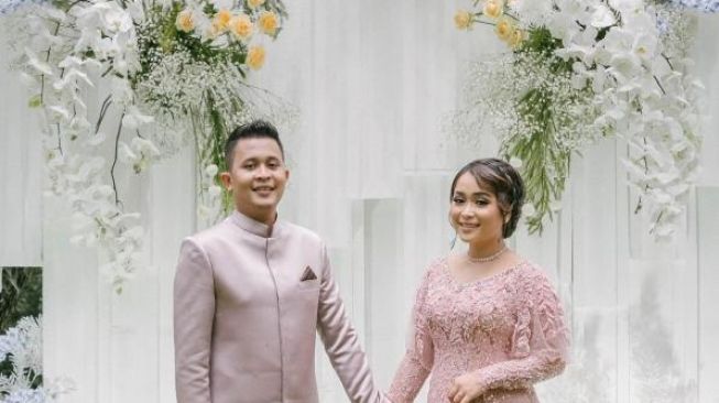 Detail Foto Pernikahan Ayu Ting Ting Nomer 12
