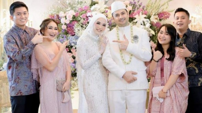 Detail Foto Pernikahan Ayu Ting Ting Nomer 15